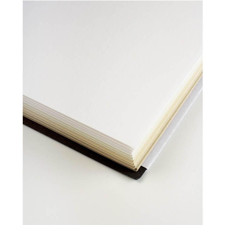 Блокнот для зарисовок Fabriano "Quadrato Artist'S Journal" 23x23см, 96л, 90гр/м², мелкозернистая (48442323)