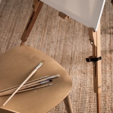 Мольберты и студийные принадлежности